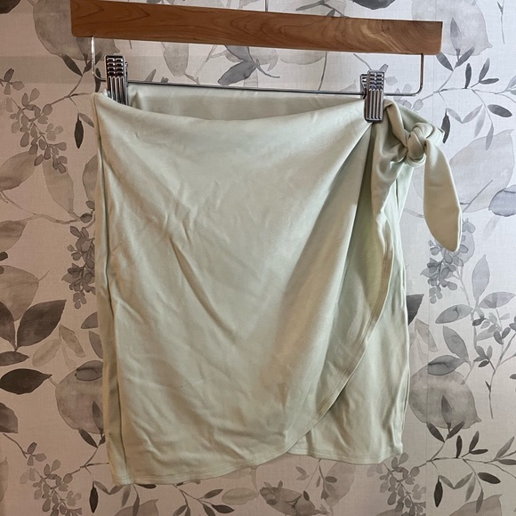 ✨ Saturn Mini Skirt✨ - Picture 2 of 4